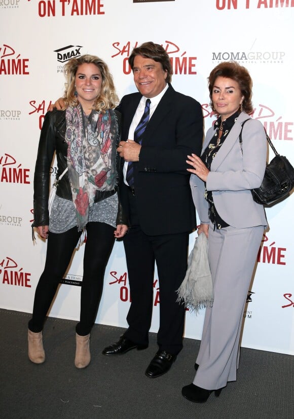 Bernard Tapie avec sa femme Dominique et sa fille Sophie, au UGC Normandie sur les Champs-Elysées à Paris le 31 mars 2014.