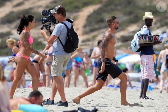 Exclusif - Benjamin Machet (Les Anges 6), Shanna et Barbara (Les Anges 7) sur le tournage de l'émission Les Vacances des Anges sur la plage à Formentera, le 17 juin 2015.