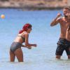 Exclusif - Benjamin Machet (Les Anges 6), Shanna et Barbara (Les Anges 7) sur le tournage de l'émission Les Vacances des Anges sur la plage à Formentera, le 17 juin 2015.