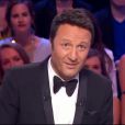 Arthur rend hommage à Pierre Tchernia dans l'émission spéciale des 20 ans des Enfants de la télé sur TF1, le samedi 27 juin 2015.