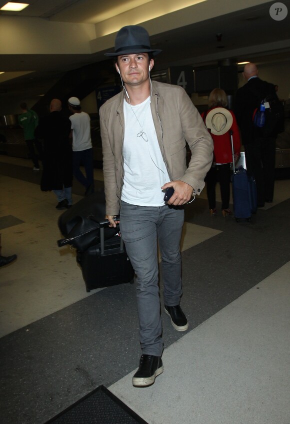 Orlando Bloom arrive à l'aéroport de LAX à Los Angeles, le 30 avril 2015.