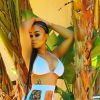 Blac Chyna, torride en bikini blanc et sandales Gucci. Photo publiée le 8 juin 2015.