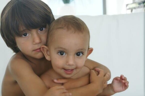 Alexi et Tara, les enfants de Maud Versini - Photo postée sur Twitter, mai 2013