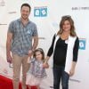Tiffani Thiessen, enceinte, avec son mari Brady Smith et leur fille Harper à la 6e soirée annuelle de « Milk+Bookies » à Los Angeles, le 19 avril 2015