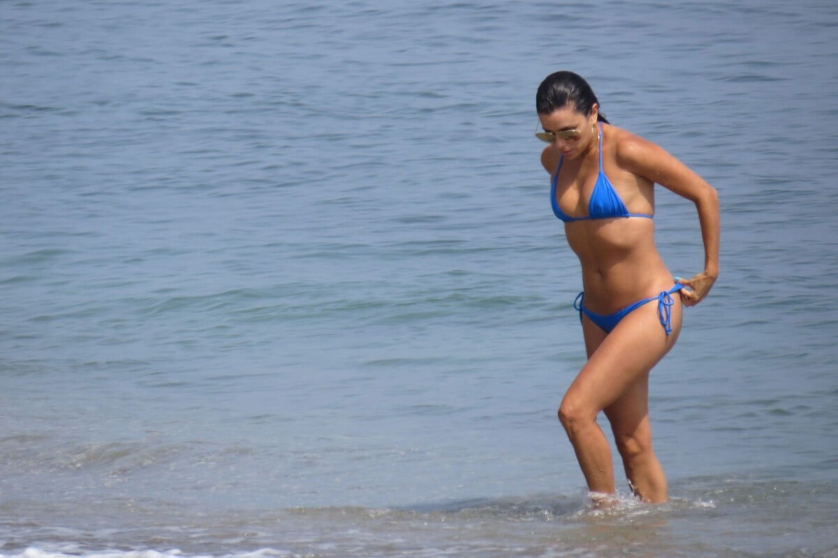 Photo : Eva Longoria profite de la plage pendant ses vacances à Marbella,  le 3 juillet 2015. - Purepeople