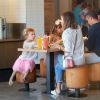 Exclusif - Jessica Alba et son mari Cash Warren sont allés déjeuner avec leurs filles Honor et Haven à Brentwood, le 3 juillet 2015n au restaurant Chipotle
