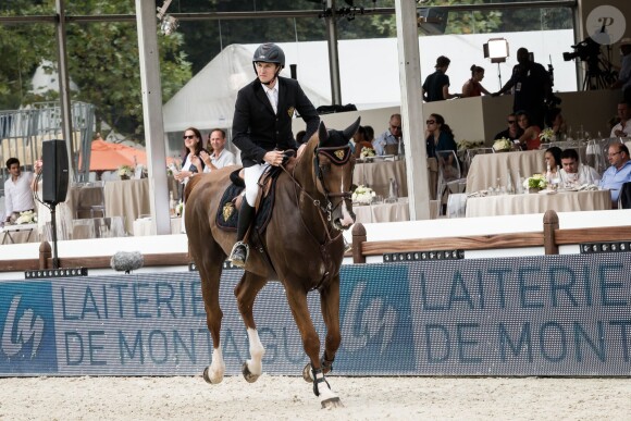 Guillaume Canet sur Sweet Boy d'Alpa finit 6ème dans le prix Laiterie de Montaigu - Longines Paris Eiffel Jumping au Champ-de-Mars à Paris, le 4 juillet 2015.