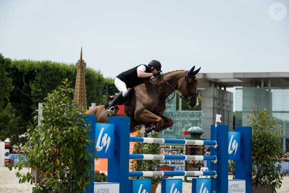 Guillaume Canet sur Sweet Boy d'Alpa finit 6ème dans le prix Laiterie de Montaigu - Longines Paris Eiffel Jumping au Champ-de-Mars à Paris, le 4 juillet 2015.