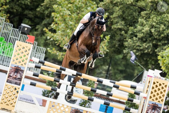 Guillaume Canet sur Sweet Boy d'Alpa finit 6ème dans le prix Laiterie de Montaigu - Longines Paris Eiffel Jumping au Champ-de-Mars à Paris, le 4 juillet 2015.