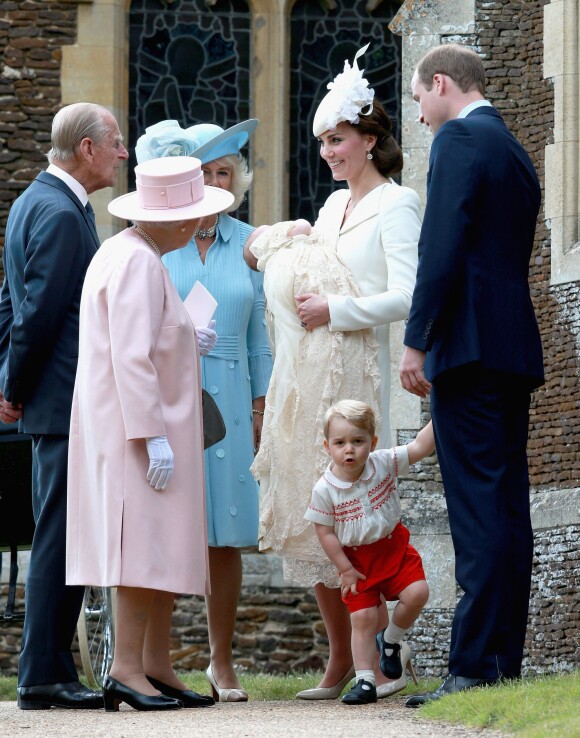 Le prince William, Kate Middleton, la duchesse de Cambridge, leur fils le prince George de Cambridge, la princesse Charlotte de Cambridge, Philip duc d'Edimbourg, la reine Elisabeth II et Camilla Parker Bowles, la duchesse de Cornouailles lors du baptême de la princesse Charlotte en l'église Saint Mary Magdalene de Sandringham, le 5 juillet 2015