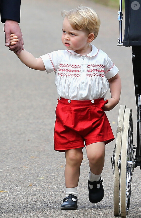 Le prince George de Cambridge lors du baptême de la princesse Charlotte en l'église Saint Mary Magdalene de Sandringham, le 5 juillet 2015