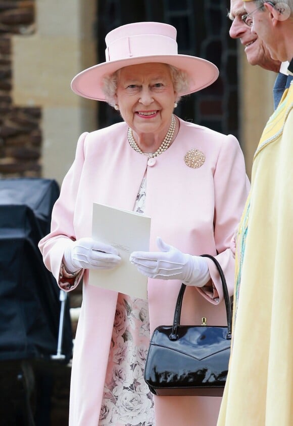 La reine Elisabeth II lors du baptême de la princesse Charlotte en l'église Saint Mary Magdalene de Sandringham, le 5 juillet 2015