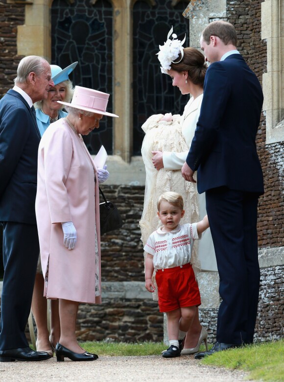 Le prince William, Kate Middleton, la duchesse de Cambridge, leur fils le prince George de Cambridge, la princesse Charlotte de Cambridge, le prince Philip duc d'Edimbourg, la reine Elisabeth II et Camilla Parker Bowles, la duchesse de Cornouailles lors du baptême de la princesse Charlotte en l'église Saint Mary Magdalene de Sandringham, le 5 juillet 2015