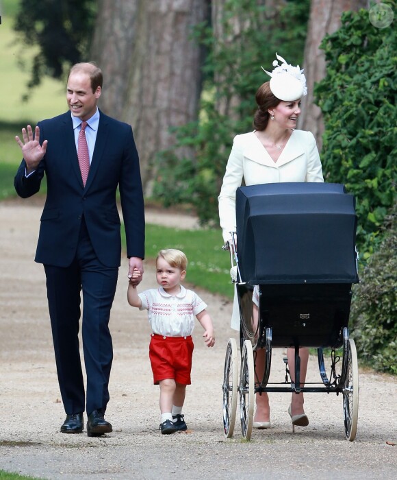 Le prince William, Catherine, la duchesse de Cambridge, leur fils le prince George de Cambridge et leur fille la princesse Charlotte de Cambridge lors du baptême de la princesse Charlotte en l'église Saint Mary Magdalene de Sandringham, le 5 juillet 2015