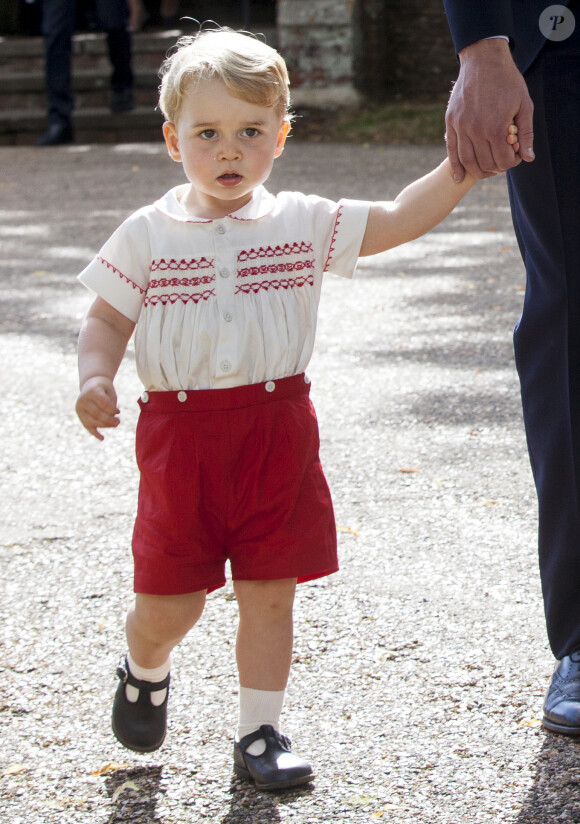 Le prince George de Cambridge lors du baptême de la princesse Charlotte en l'église Saint Mary Magdalene de Sandringham, le 5 juillet 2015