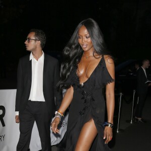 Naomi Campbell assiste au dîner de soutien à l'amfAR au Pavillon Ledoyen. Paris, le 5 juillet 2015.