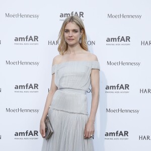 Natalia Vodianova assiste au dîner de soutien à l'amfAR au Pavillon Ledoyen. Paris, le 5 juillet 2015.