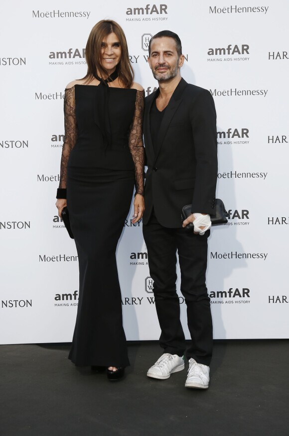 Carine Roitfeld et Marc Jacobs assistent au dîner de soutien à l'amfAR au Pavillon Ledoyen. Paris, le 5 juillet 2015.
