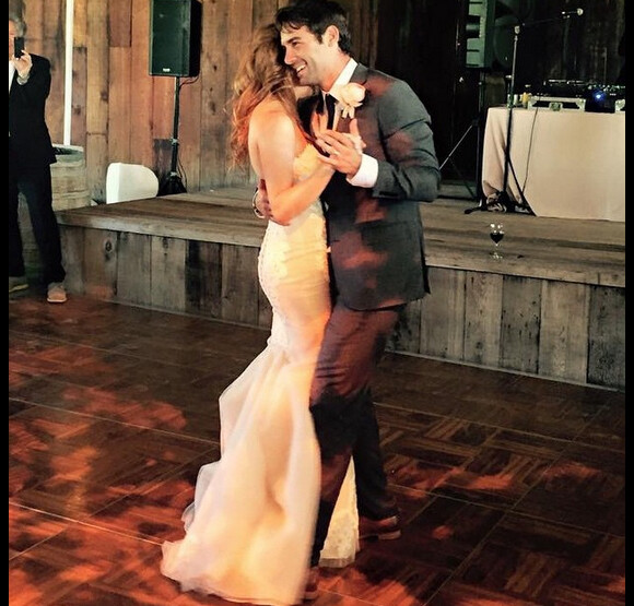 James Wolk s'est marié avec sa fiancé Elizabeth, photo postée sur Instagram au mois de juin 2015