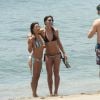 Eva Longoria profite de la plage avec ses soeurs, Esmeralda Josephina et Emily Jeannette, lors de ses vacances à Marbella, le 5 juillet 2015