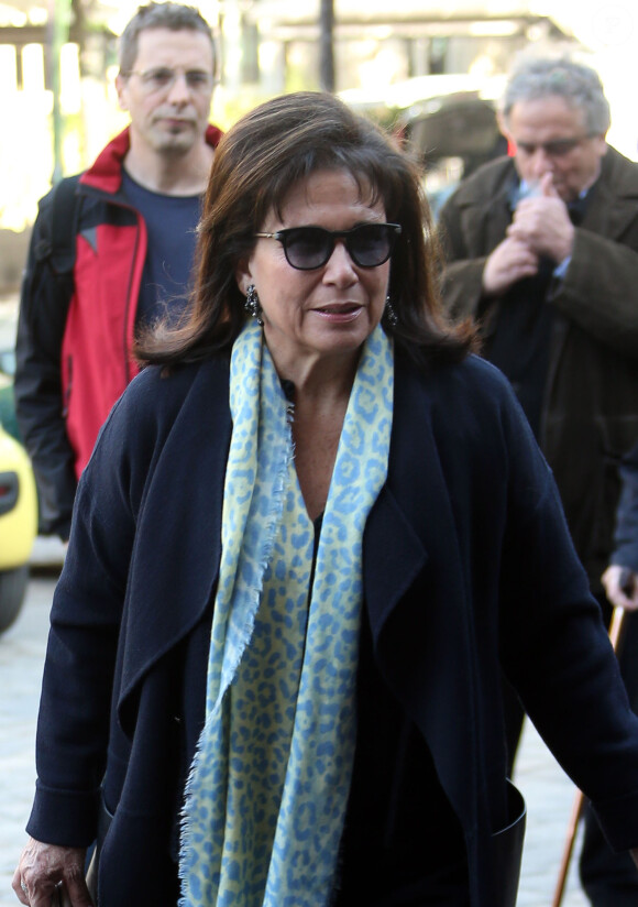 Anne Sinclair - Arrivées aux obsèques de Régine Deforges en l'église Saint-Germain-des-Prés à Paris. Le 10 avril 2014.
