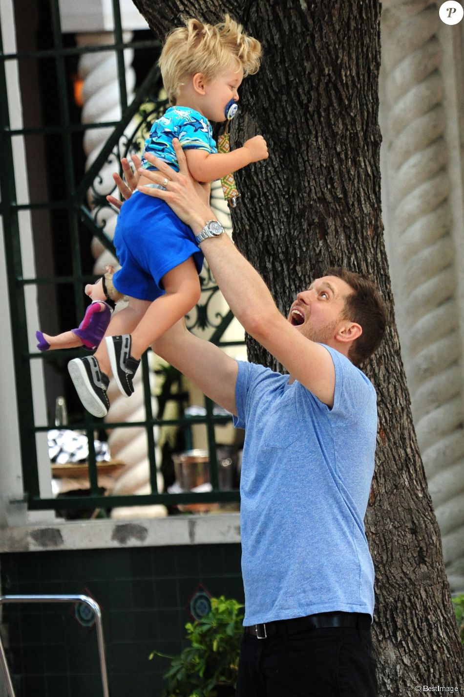 Michael Bublé Va Déjeuner Au Restaurant Avec Son Fils Noah Et Un Ami à Miami Le 16 Avril 2015 6818