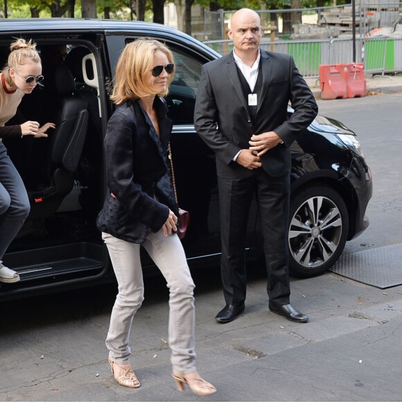 Vanessa Paradis et sa fille Lily-Rose Depp arrivent au Grand Palais pour se préparer à défiler pour Chanel (collection haute couture automne-hiver 2015-2016). Paris, le 7 juillet 2015.
