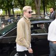 Gabriel-Kane Day-Lewis (le fils d'Isabelle Adjani et Daniel Day-Lewis) arrive au Grand Palais pour se préparer à défiler pour Chanel (collection haute couture automne-hiver 2015-2016). Paris, le 7 juillet 2015.