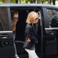 Vanessa Paradis et sa fille Lily-Rose Depp arrivent au Grand Palais pour se préparer à défiler pour Chanel (collection haute couture automne-hiver 2015-2016). Paris, le 7 juillet 2015.