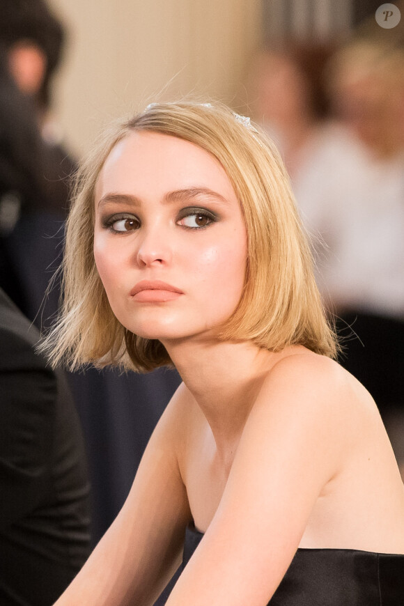 Lily-Rose Depp lors du défilé Chanel, collection haute couture automne-hiver 2015/2016 au Grand Palais. Paris, le 7 juillet 2015.