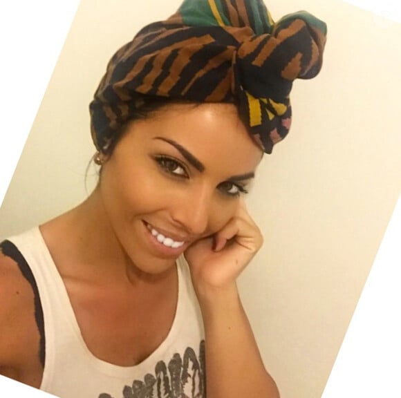 Selfie african style pour la jolie Siham Bengoua