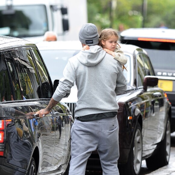 Exclusif - David Beckham, très câlin avec sa fille Harper et son fils Brooklyn à la sortie du restaurant Grainger & Co Notting Hill, le 22 juin 2015 à Londres