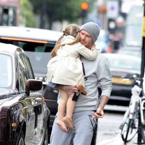 Exclusif - David Beckham, très câlin avec sa fille Harper et son fils Brooklyn à la sortie du restaurant Grainger & Co Notting Hill, le 22 juin 2015 à Londres