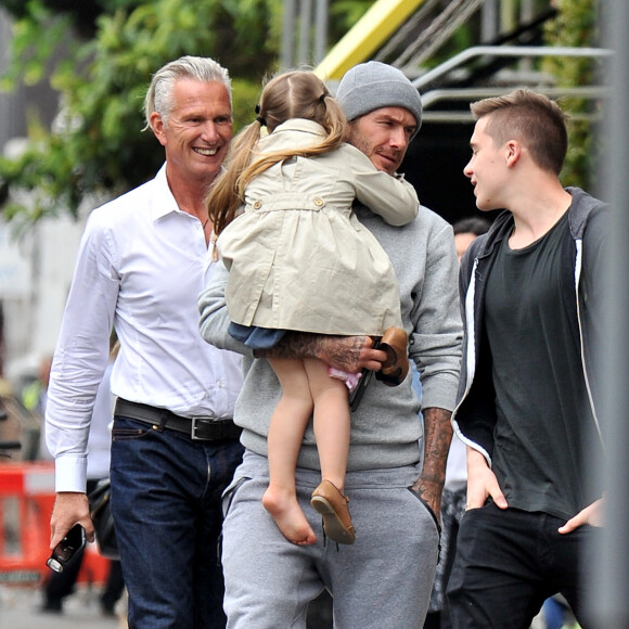 Exclusif - David Beckham, très câlin avec sa fille Harper et son fils Brooklyn à la sortie du restaurant Grainger & Co Notting Hill, le 22 juin 2015 à Londres