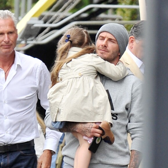 Exclusif - David Beckham, très câlin avec sa fille Harper et son fils Brooklyn à la sortie du restaurant Grainger & Co Notting Hill, le 22 juin 2015 à Londres