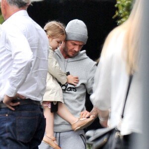 Exclusif - David Beckham, très câlin avec sa fille Harper et son fils Brooklyn à la sortie du restaurant Grainger & Co Notting Hill, le 22 juin 2015 à Londres