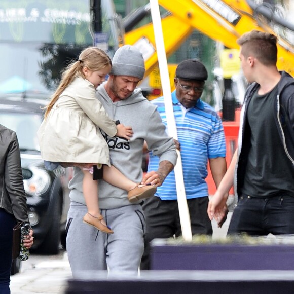 Exclusif - David Beckham, avec sa fille Harper et son fils Brooklyn à la sortie du restaurant Grainger & Co Notting Hill, le 22 juin 2015 à Londres