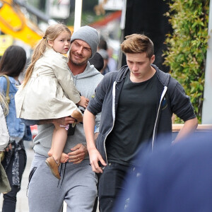 Exclusif - David Beckham, très câlin avec sa fille Harper et son fils Brooklyn à la sortie du restaurant Grainger & Co Notting Hill, le 22 juin 2015 à Londres