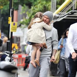 Exclusif - David Beckham, très câlin avec sa fille Harper et son fils Brooklyn à la sortie du restaurant Grainger & Co Notting Hill, le 22 juin 2015 à Londres