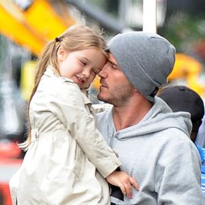 Exclusif - David Beckham, très câlin avec sa fille Harper à la sortie du restaurant Grainger & Co Notting Hill, le 22 juin 2015 à Londres