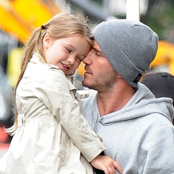Exclusif - David Beckham, très câlin avec sa fille Harper à la sortie du restaurant Grainger & Co Notting Hill, le 22 juin 2015 à Londres