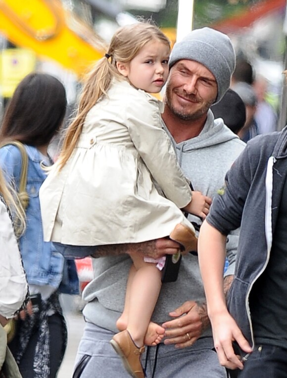 Exclusif - David Beckham avec sa fille Harper à la sortie du restaurant Grainger & Co Notting Hill, le 22 juin 2015 à Londres