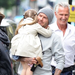 Exclusif - David Beckham, très câlin avec sa fille Harper et son fils Brooklyn à la sortie du restaurant Grainger & Co Notting Hill, le 22 juin 2015 à Londres