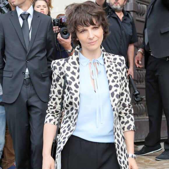 Juliette Binoche au Théâtre National de Chaillot lors du défilé Armani Privé (collection haute couture automne-hiver 2015/2016). Paris, le 7 juillet 2015.