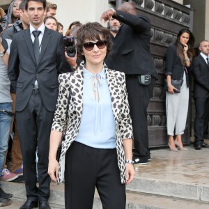 Juliette Binoche au Théâtre National de Chaillot lors du défilé Armani Privé (collection haute couture automne-hiver 2015/2016). Paris, le 7 juillet 2015.