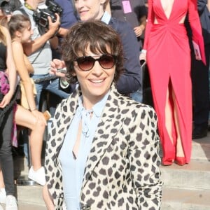 Juliette Binoche au Théâtre National de Chaillot lors du défilé Armani Privé (collection haute couture automne-hiver 2015/2016). Paris, le 7 juillet 2015.