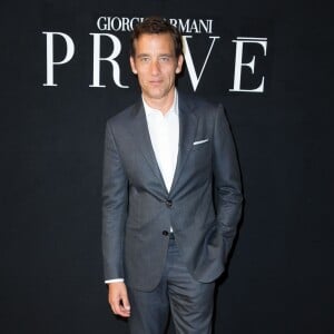 Clive Owen lors du défilé Giorgio Armani Privé (collection haute couture automne-hiver 2015/2016) au Théâtre National de Chaillot à Paris, le 7 juillet 2015.