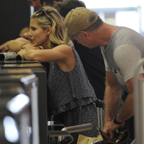 Elsa Pataky, sa fille India, et ses beaux parents Craig et Leonie Hemsworth arrivent à l'aéroport de Madrid pour prendre un avion le 7 juillet 2015.