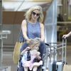 Elsa Pataky, sa fille India, et ses beaux parents Craig et Leonie Hemsworth arrivent à l'aéroport de Madrid pour prendre un avion le 7 juillet 2015.