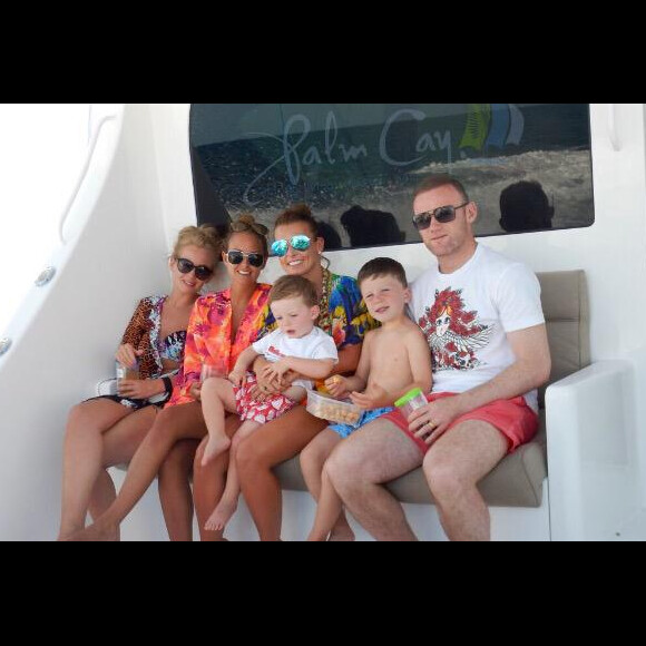 Wayne et Coleen Rooney lors de leurs vacances avec leurs fils Klay et Kai aux Bahamas en juin 2015. Le couple a annoncé le 8 juillet attendre son troisième enfant.